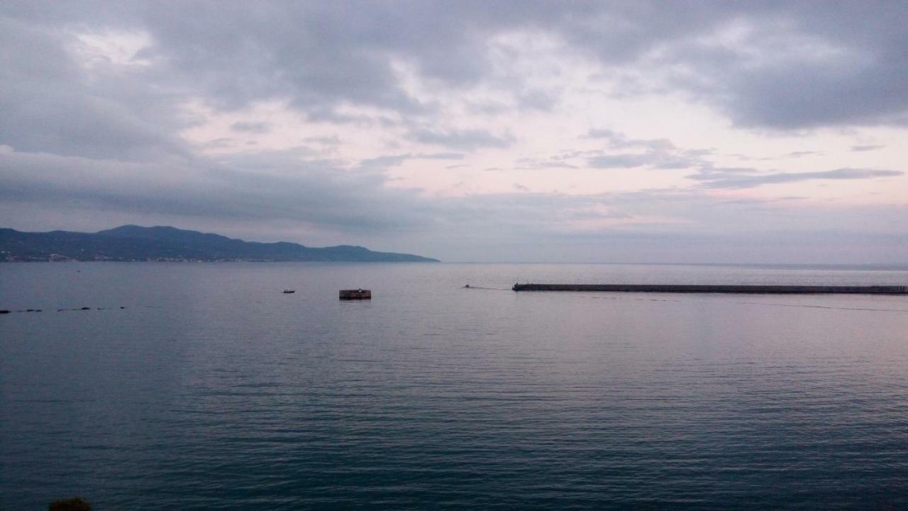 Seafront Penthouse Leo Apartment Kalamata Exterior photo