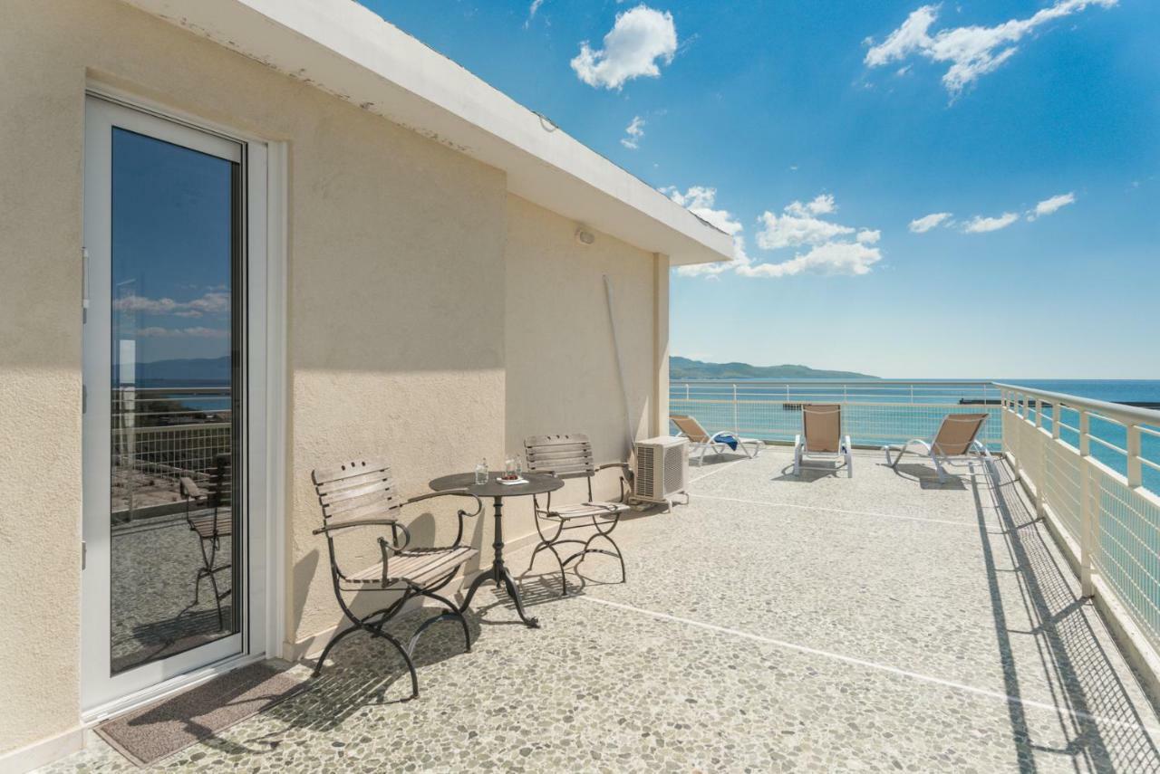 Seafront Penthouse Leo Apartment Kalamata Exterior photo